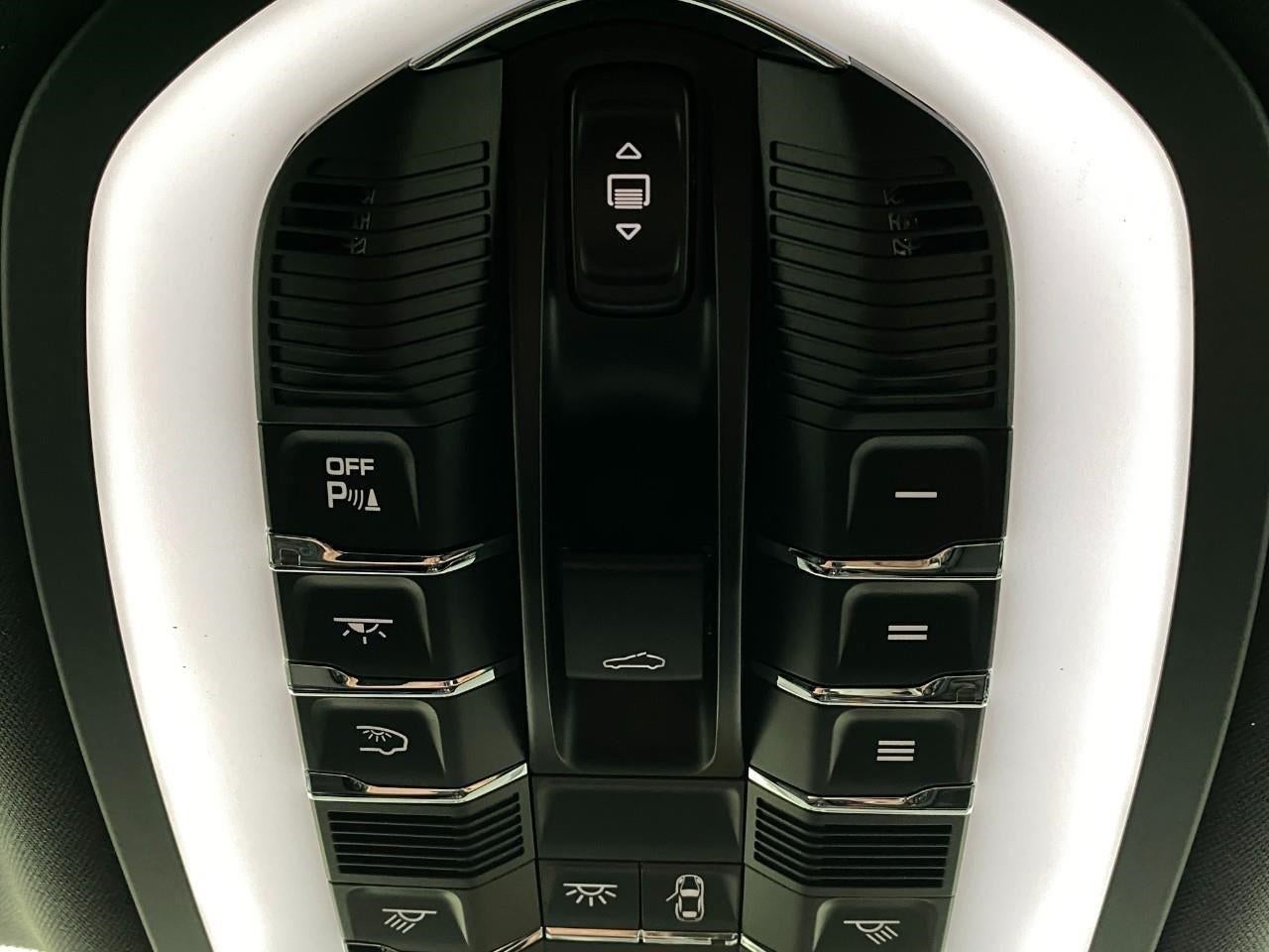 2026 Porsche Macan AWD