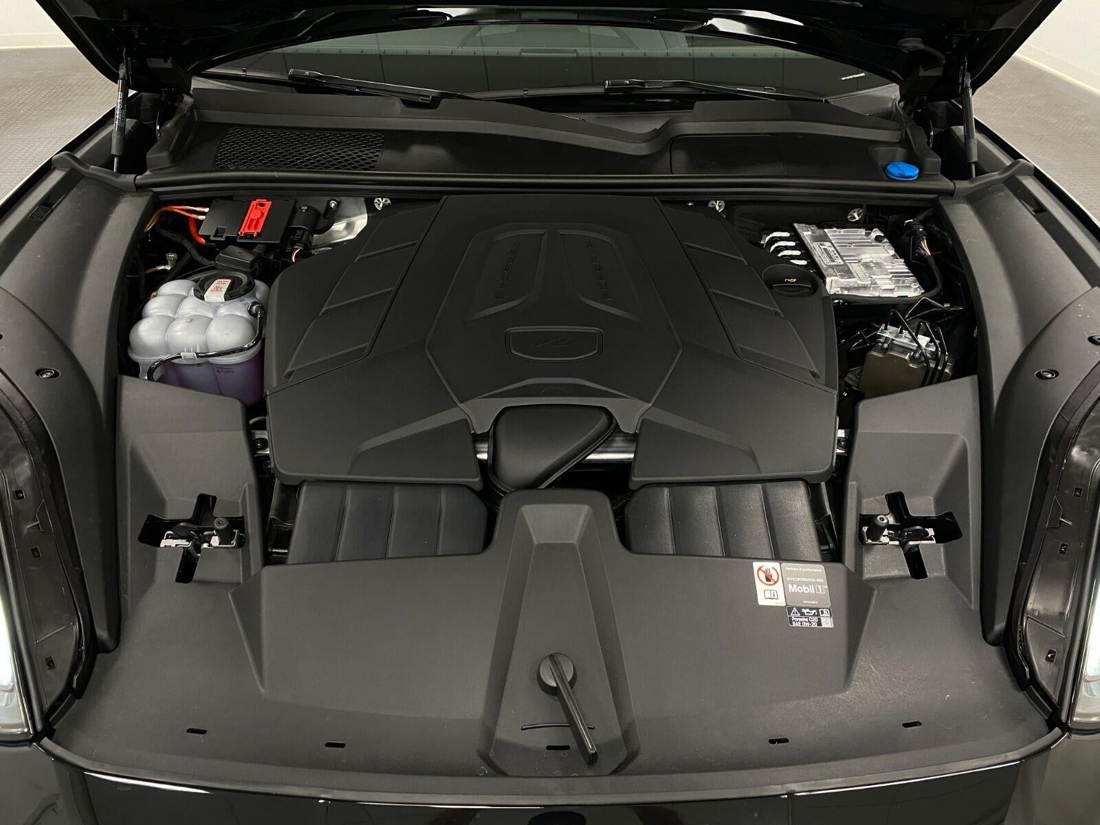 2026 Porsche Cayenne AWD