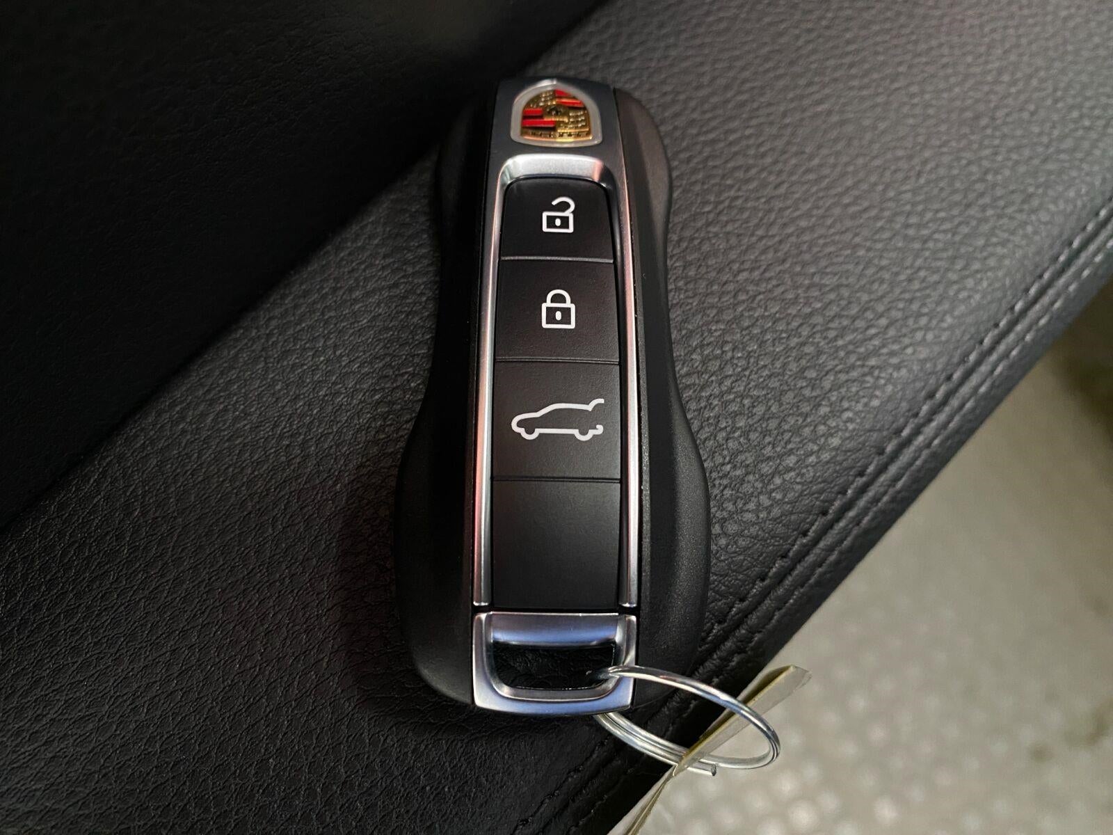 2026 Porsche Cayenne AWD