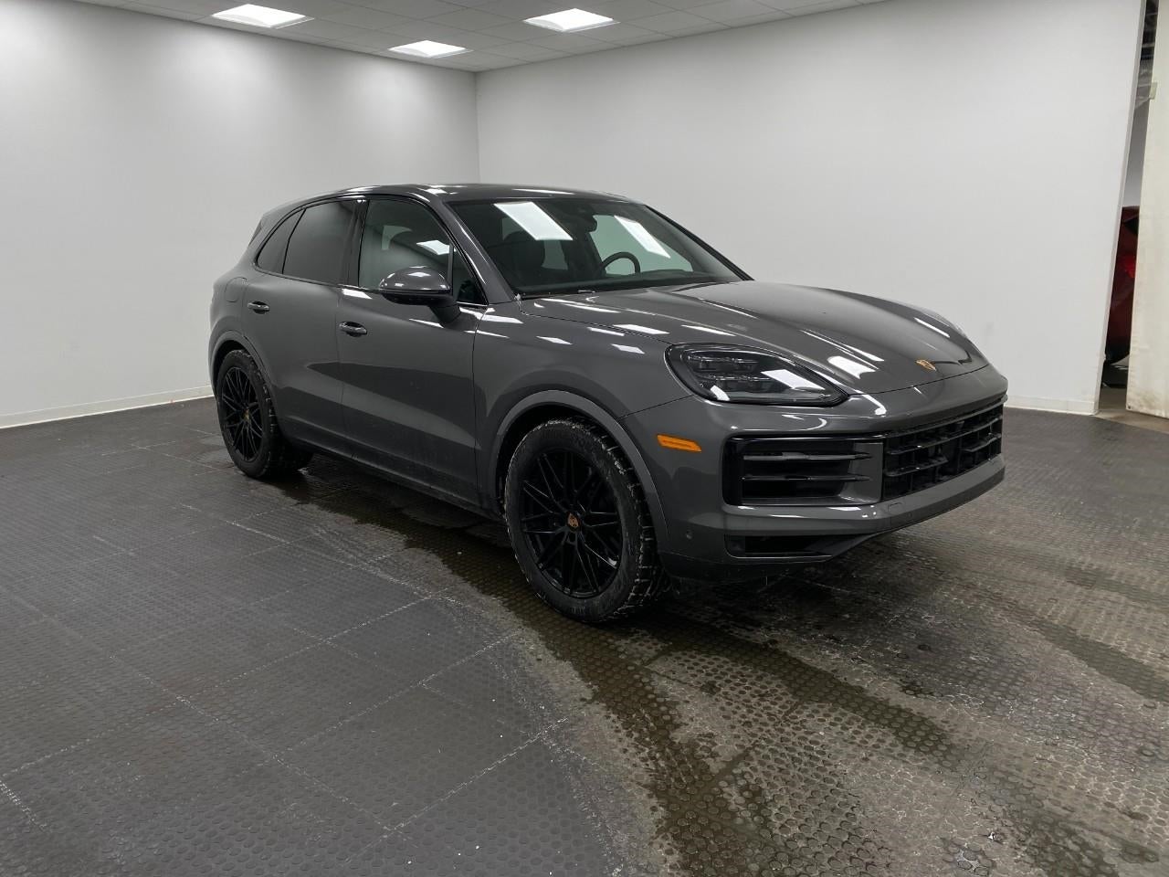2025 Porsche Cayenne AWD
