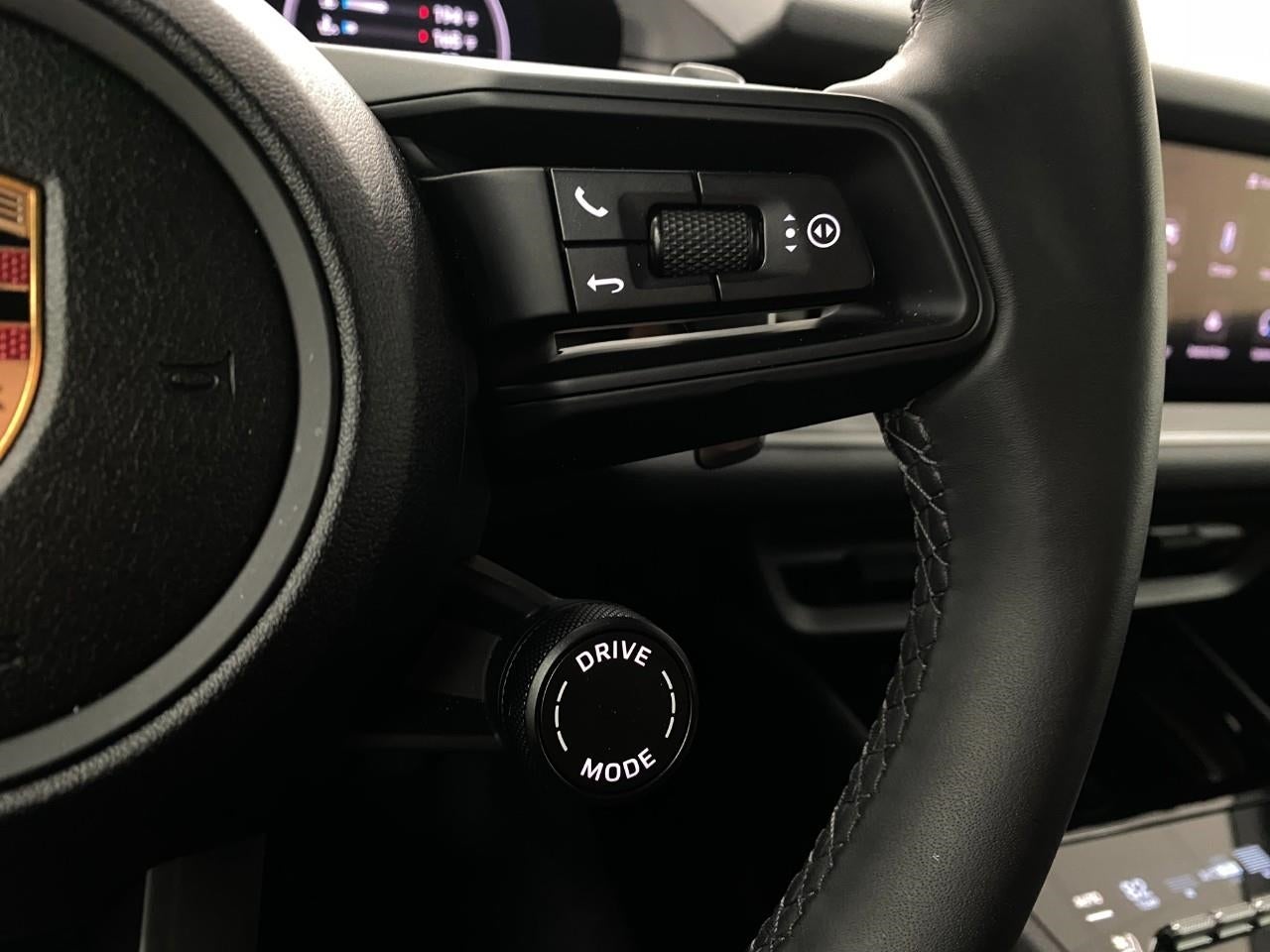 2025 Porsche Cayenne AWD