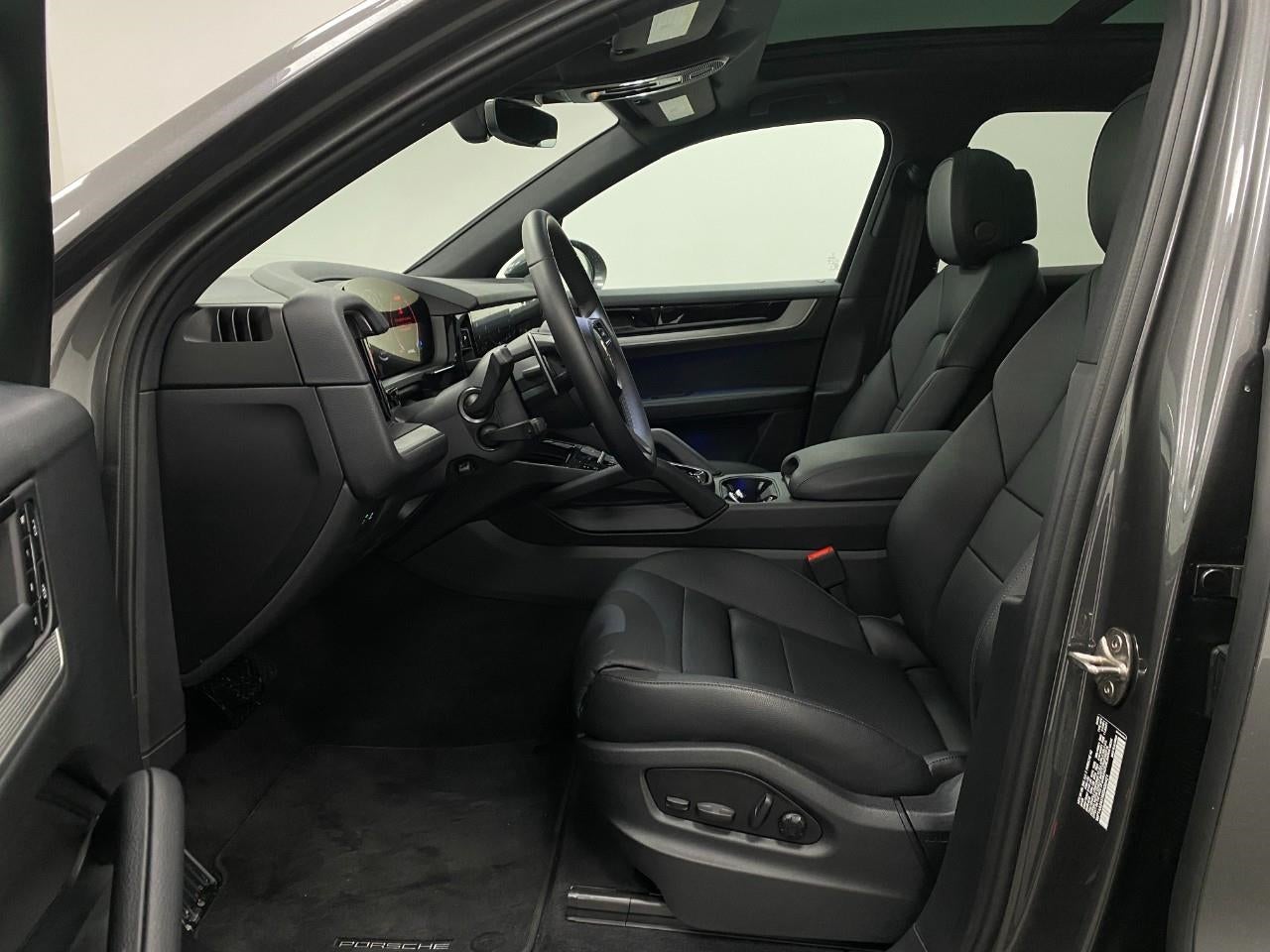 2025 Porsche Cayenne AWD