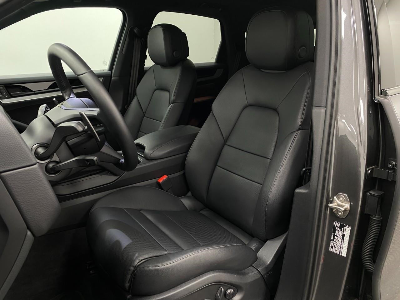 2025 Porsche Cayenne AWD