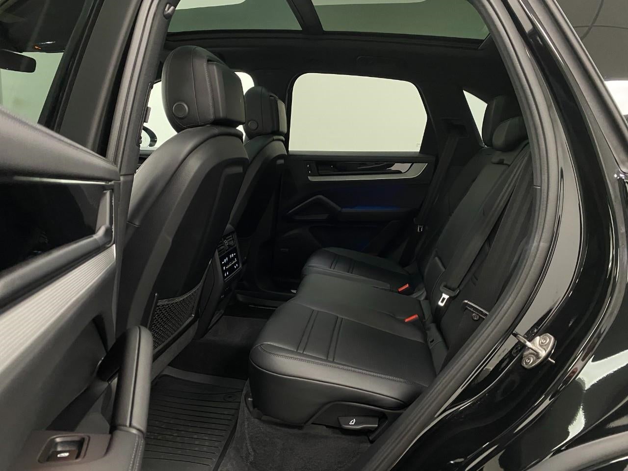 2024 Porsche Cayenne AWD