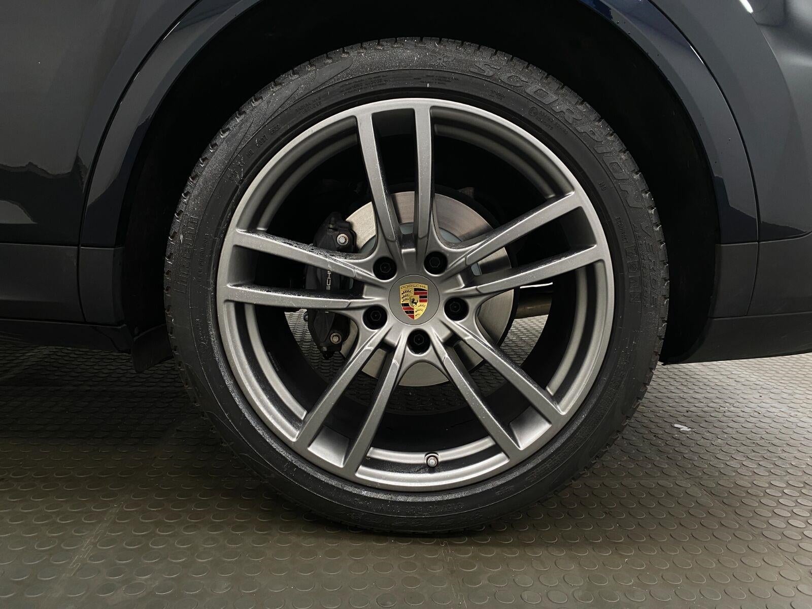 2023 Porsche Cayenne Platinum Edition