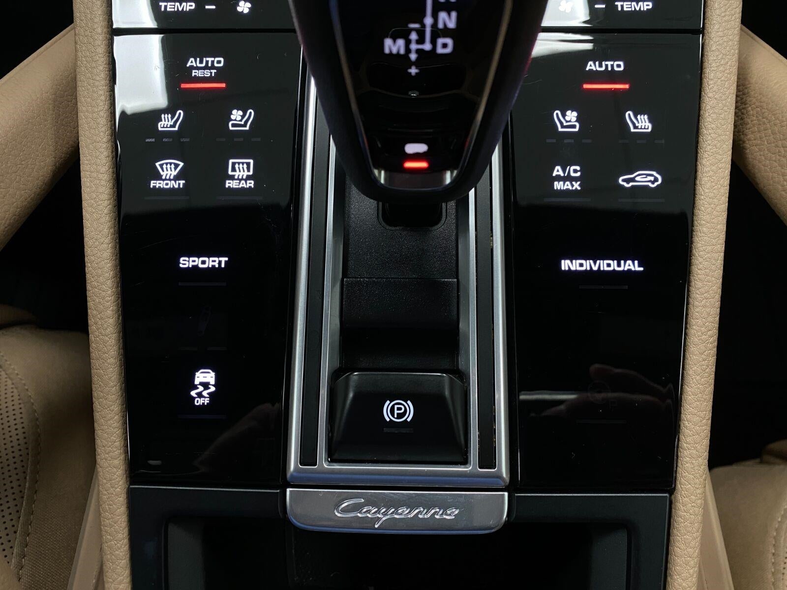 2023 Porsche Cayenne Platinum Edition