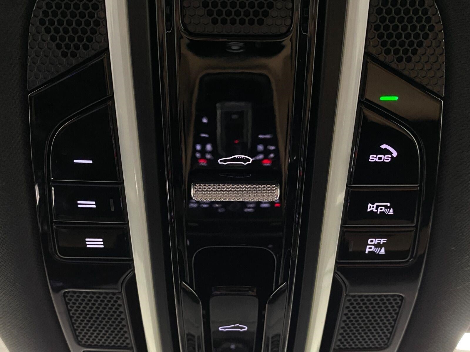 2023 Porsche Cayenne Platinum Edition