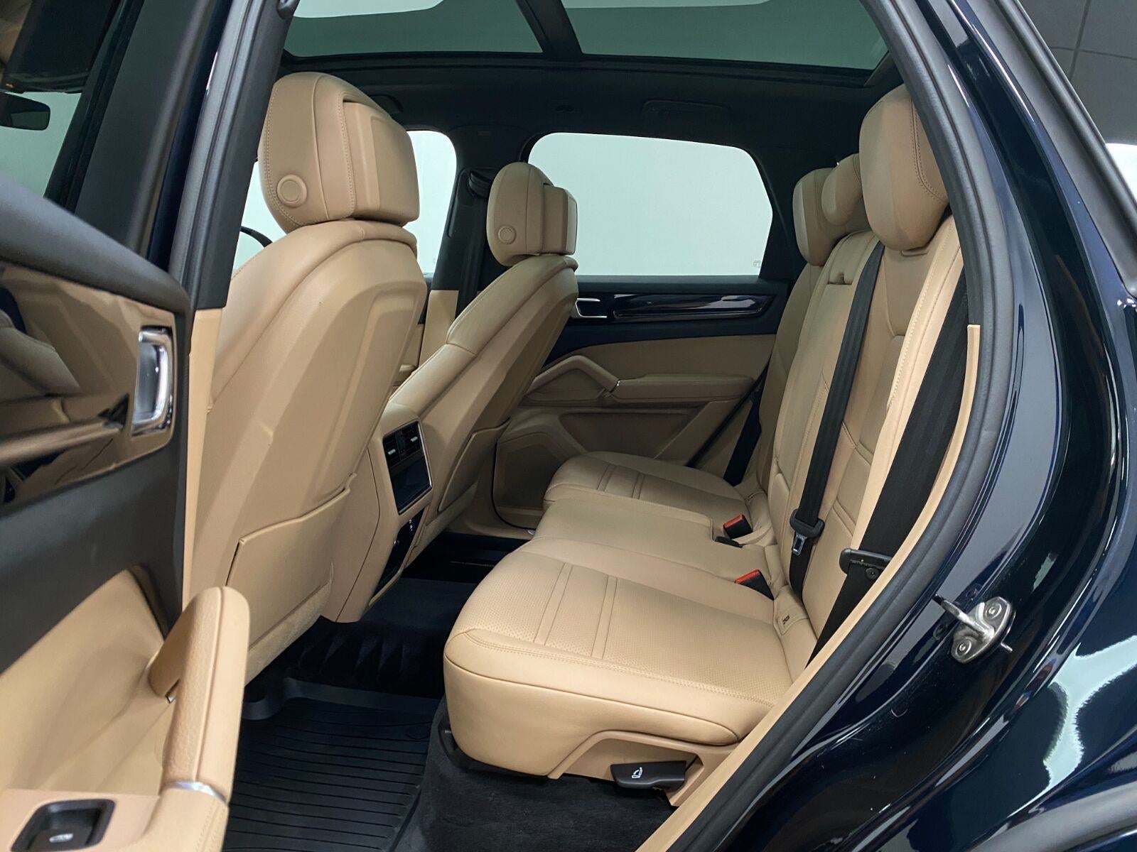 2023 Porsche Cayenne Platinum Edition