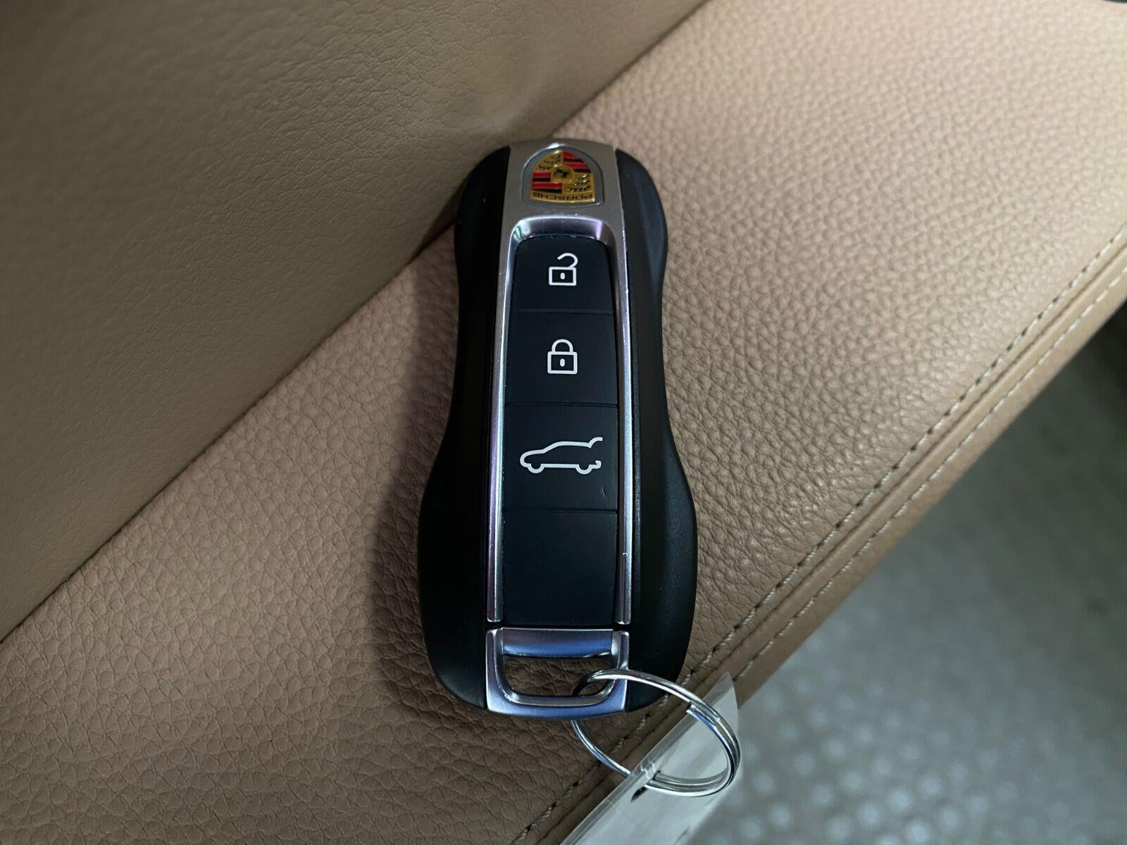 2023 Porsche Cayenne Platinum Edition