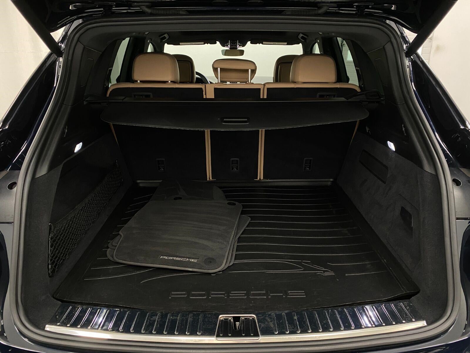 2023 Porsche Cayenne Platinum Edition