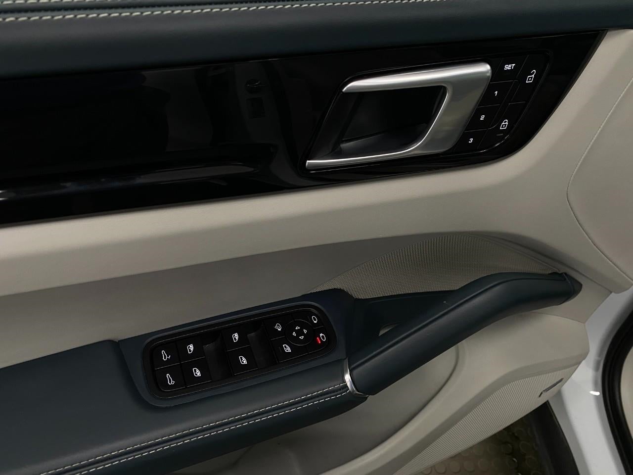 2023 Porsche Cayenne S
