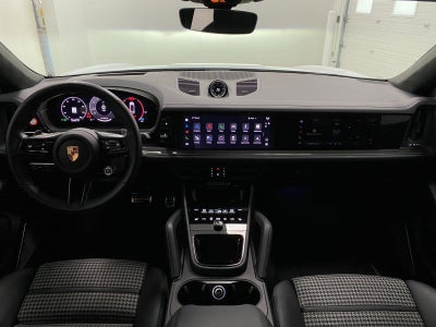 2025 Porsche Cayenne GTS