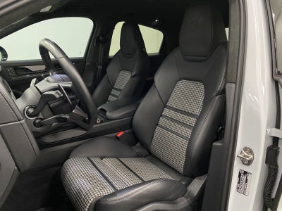 2025 Porsche Cayenne GTS