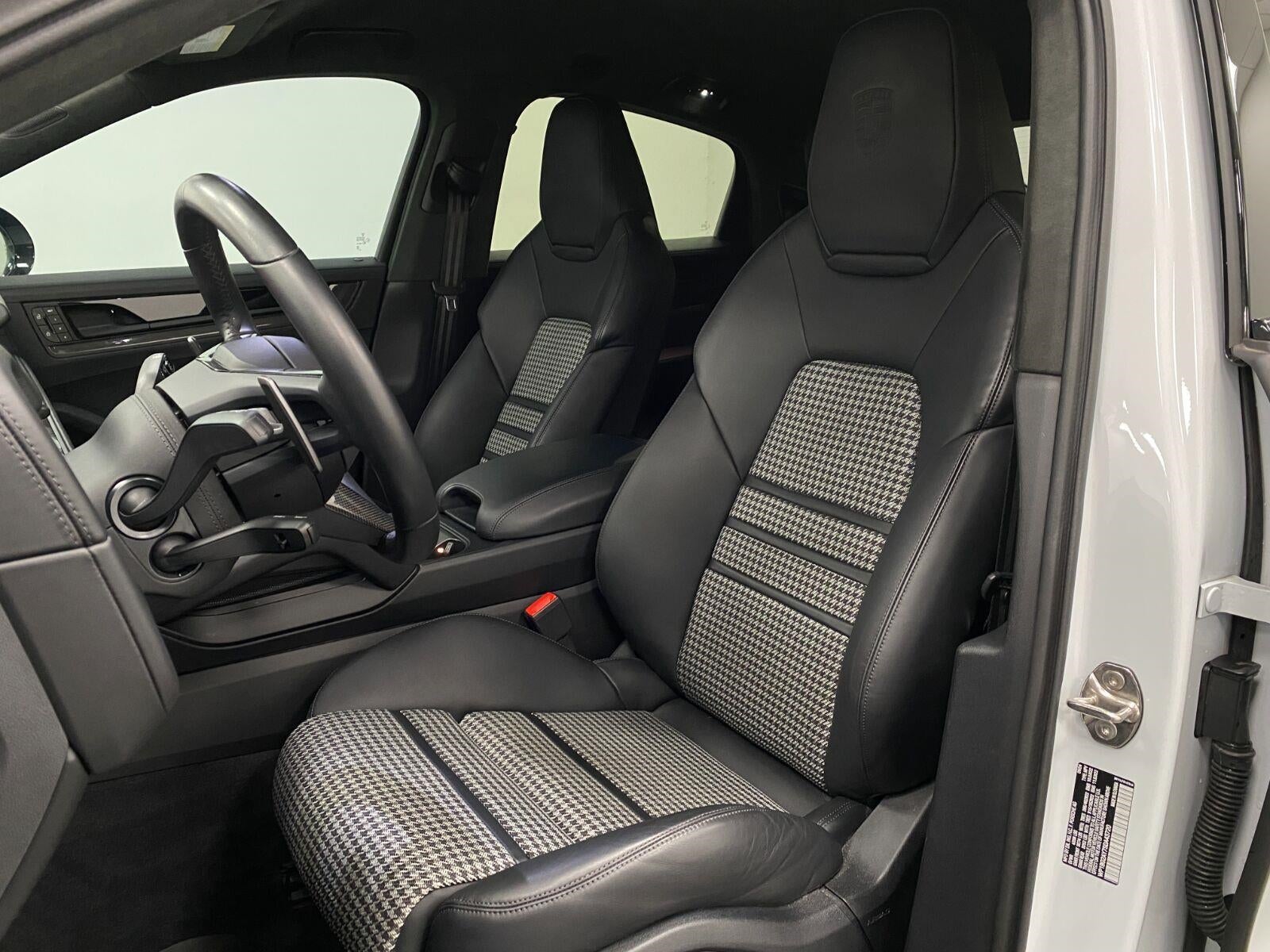 2025 Porsche Cayenne GTS