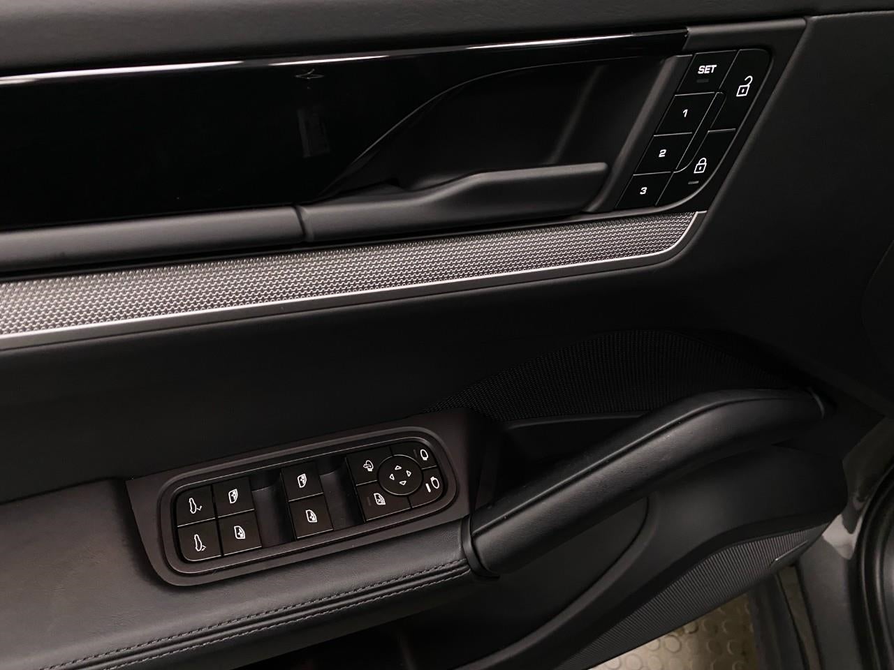 2025 Porsche Cayenne S