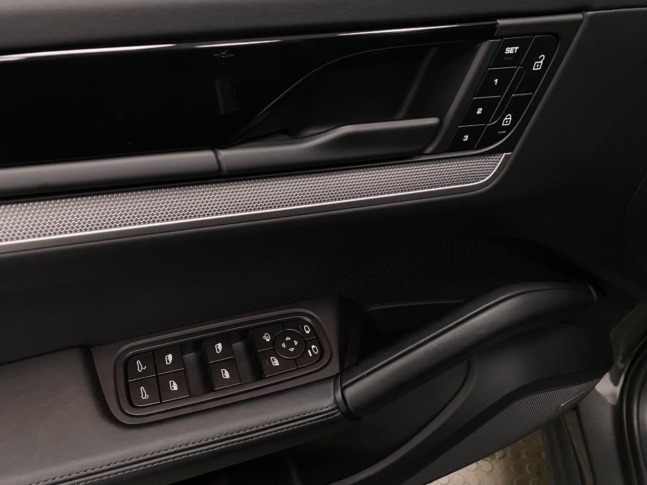 2025 Porsche Cayenne S