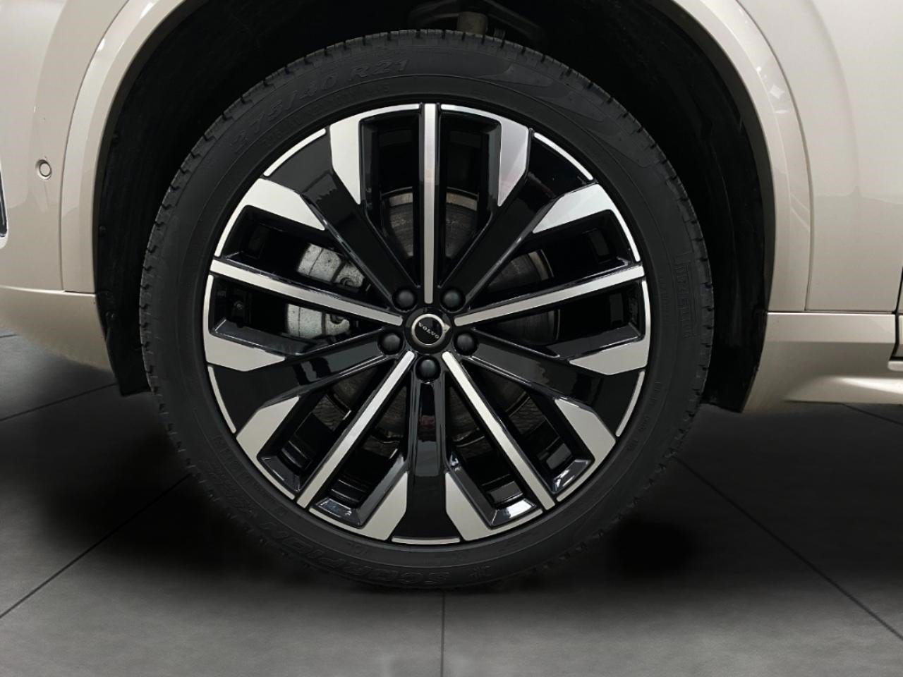 2026 Volvo XC90 B6 AWD Ultra Dark Theme 7-Seater