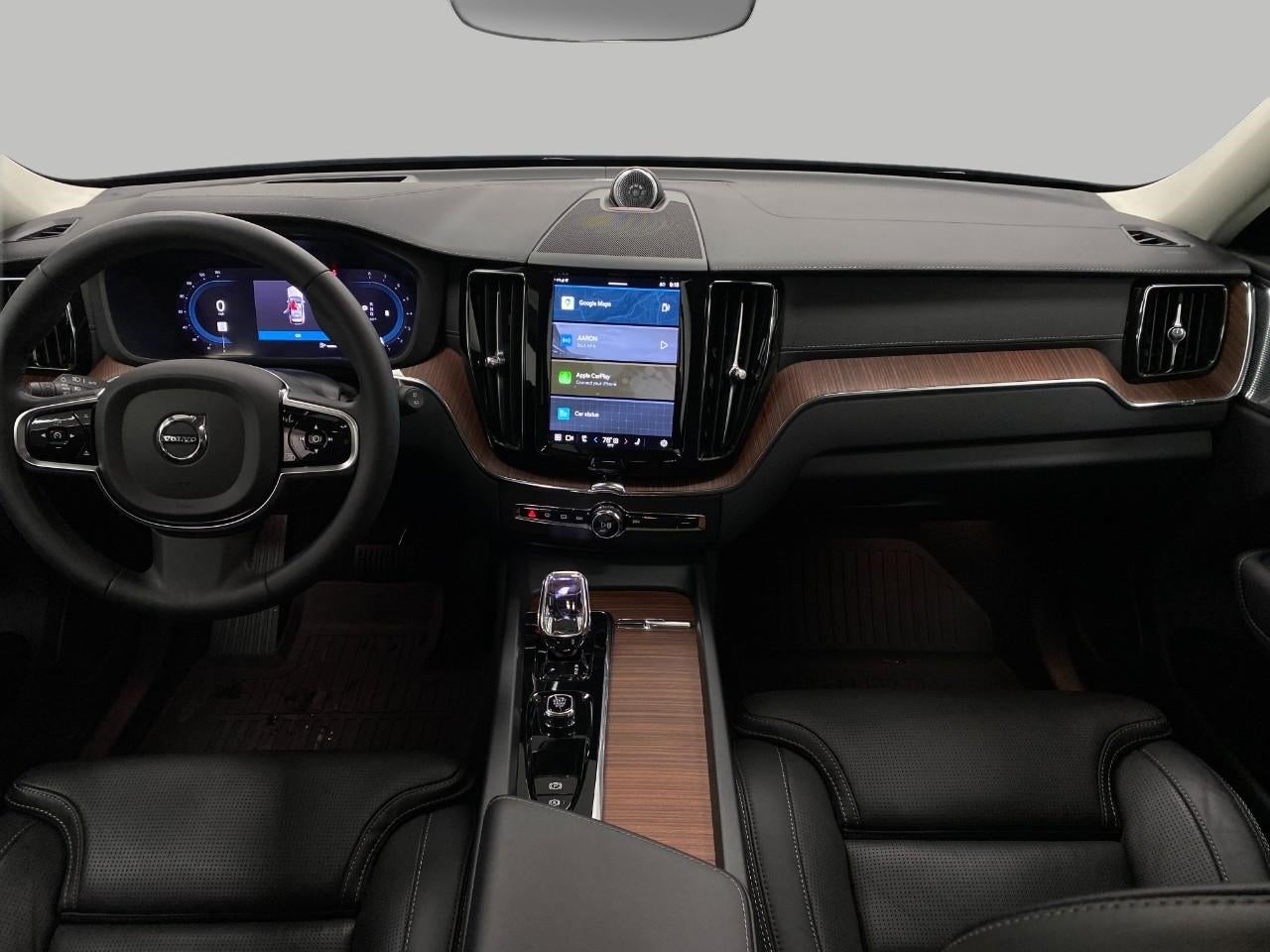 2023 Volvo XC60 B6 AWD Ultimate Bright Theme