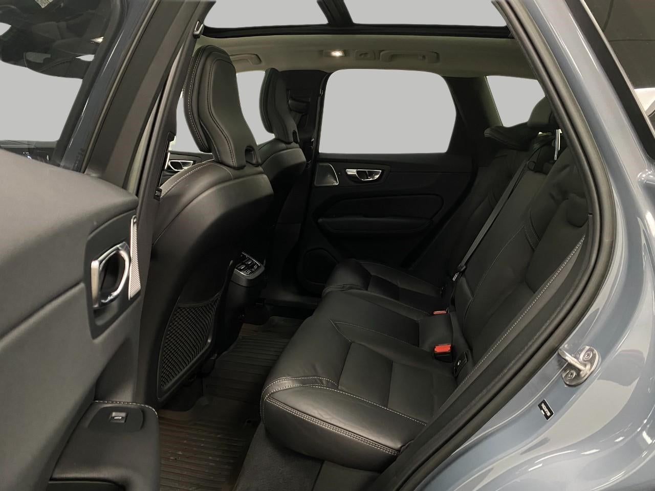 2023 Volvo XC60 B6 AWD Ultimate Bright Theme