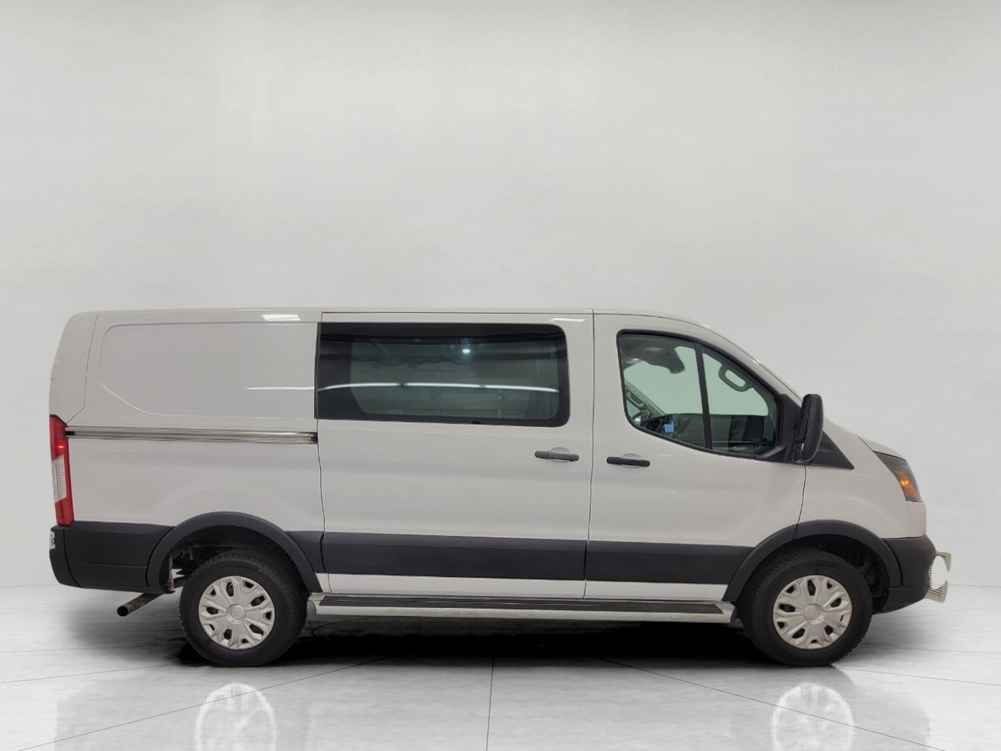 2024 Ford Transit-250 T-250 130 LOW RF 9070 GVWR RWD ** METAL BULKHEAD **