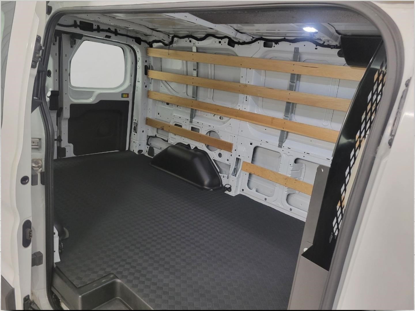 2024 Ford Transit-250 T-250 130 LOW RF 9070 GVWR RWD ** METAL BULKHEAD **