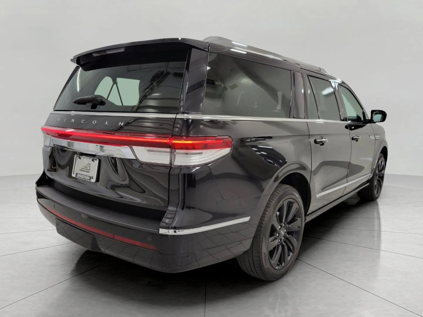 2024 Lincoln Navigator RESERVE 4X4 ** LUXURY PACKAGE ** MONOCHROMATIC PACKAGE **