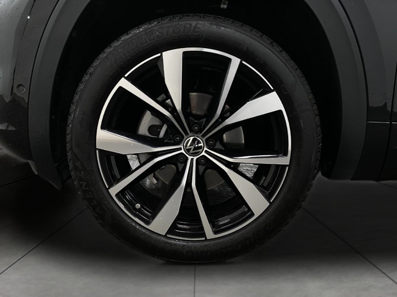 2024 Volkswagen Atlas Cross Sport 2.0T SEL Premium R-Line 4MOTION