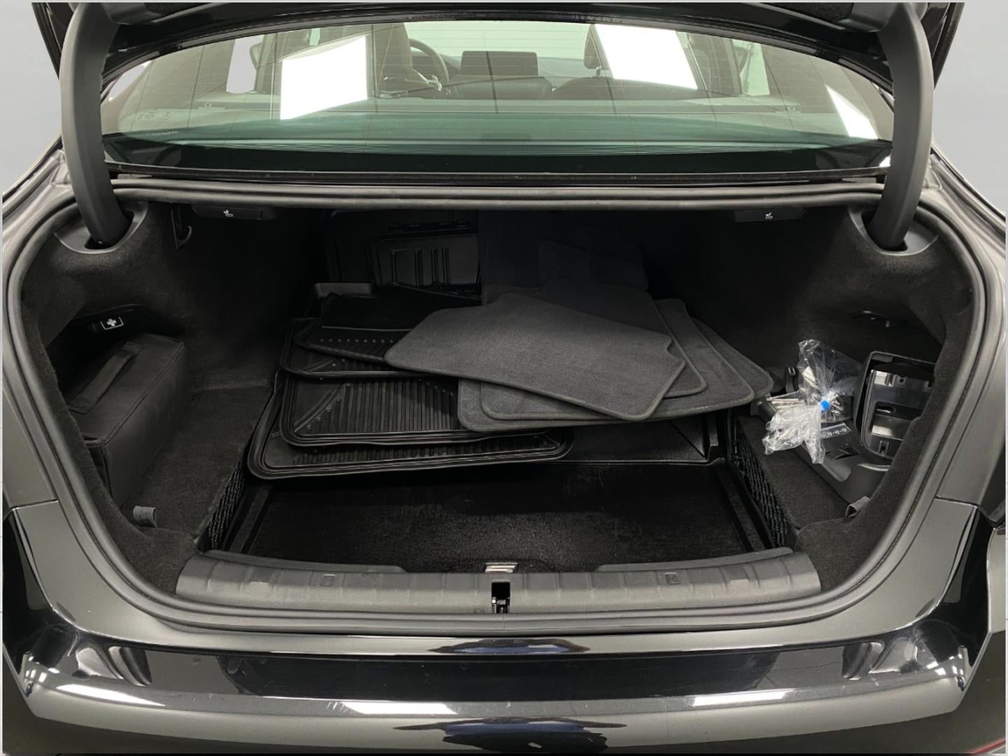 2023 BMW 530e 530e xDrive Plug-In Hybrid