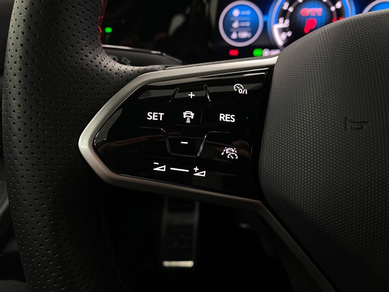 2024 Volkswagen Golf GTI 2.0T SE DSG