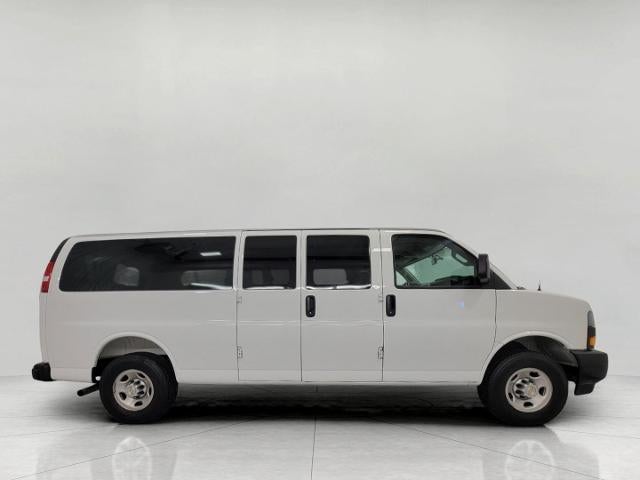 2025 Chevrolet Express Passenger 3500 1LS