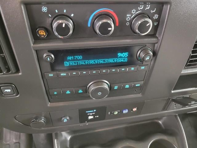 2025 Chevrolet Express Passenger 3500 1LS