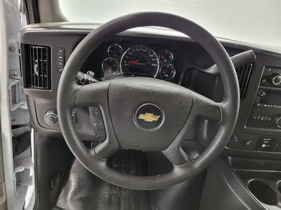 2025 Chevrolet Express Passenger 3500 1LS