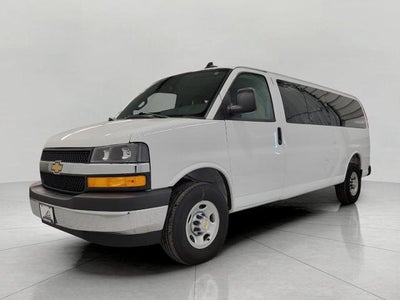 2025 Chevrolet Express Passenger 3500 1LT