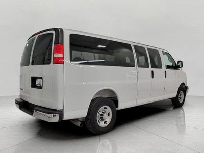 2025 Chevrolet Express Passenger 3500 1LT