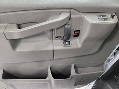 2025 Chevrolet Express Passenger 3500 1LT