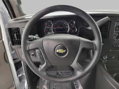 2025 Chevrolet Express Passenger 3500 1LT
