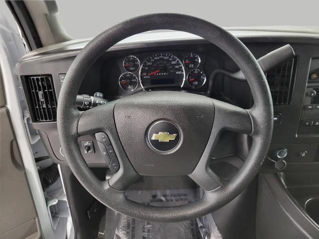 2025 Chevrolet Express Passenger 3500 1LT