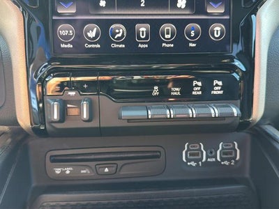 2019 RAM 1500 Laramie Crew Cab 4x4 5'7" Box
