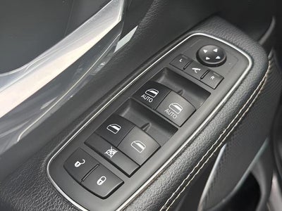 2019 RAM 1500 Laramie 4x4 Crew Cab 5'7 Box