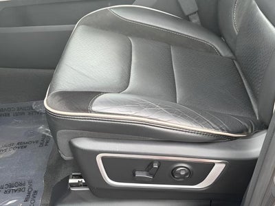 2019 RAM 1500 Laramie 4x4 Crew Cab 5'7 Box