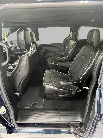 2025 Chrysler Pacifica Limited AWD